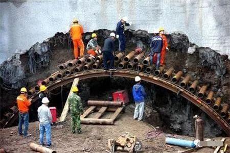 万州隧道钢花管支护案例